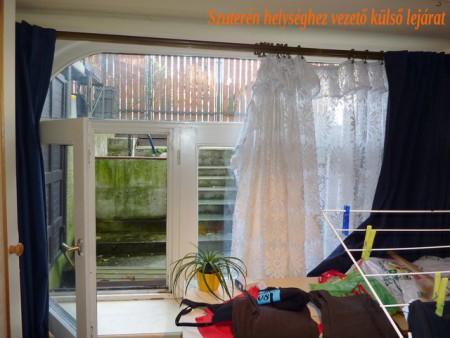 Félszuterén  helység egyik külső bejárata